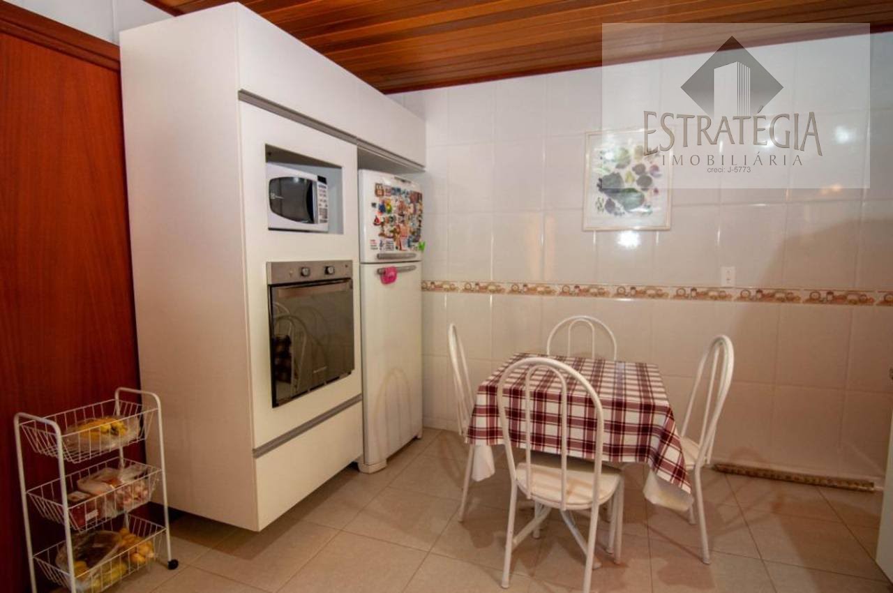 Casa à venda com 4 quartos, 4 suítes, 2 vagas e 400m² no Retiro, Petrópolis (RJ) — foto 14 de 16