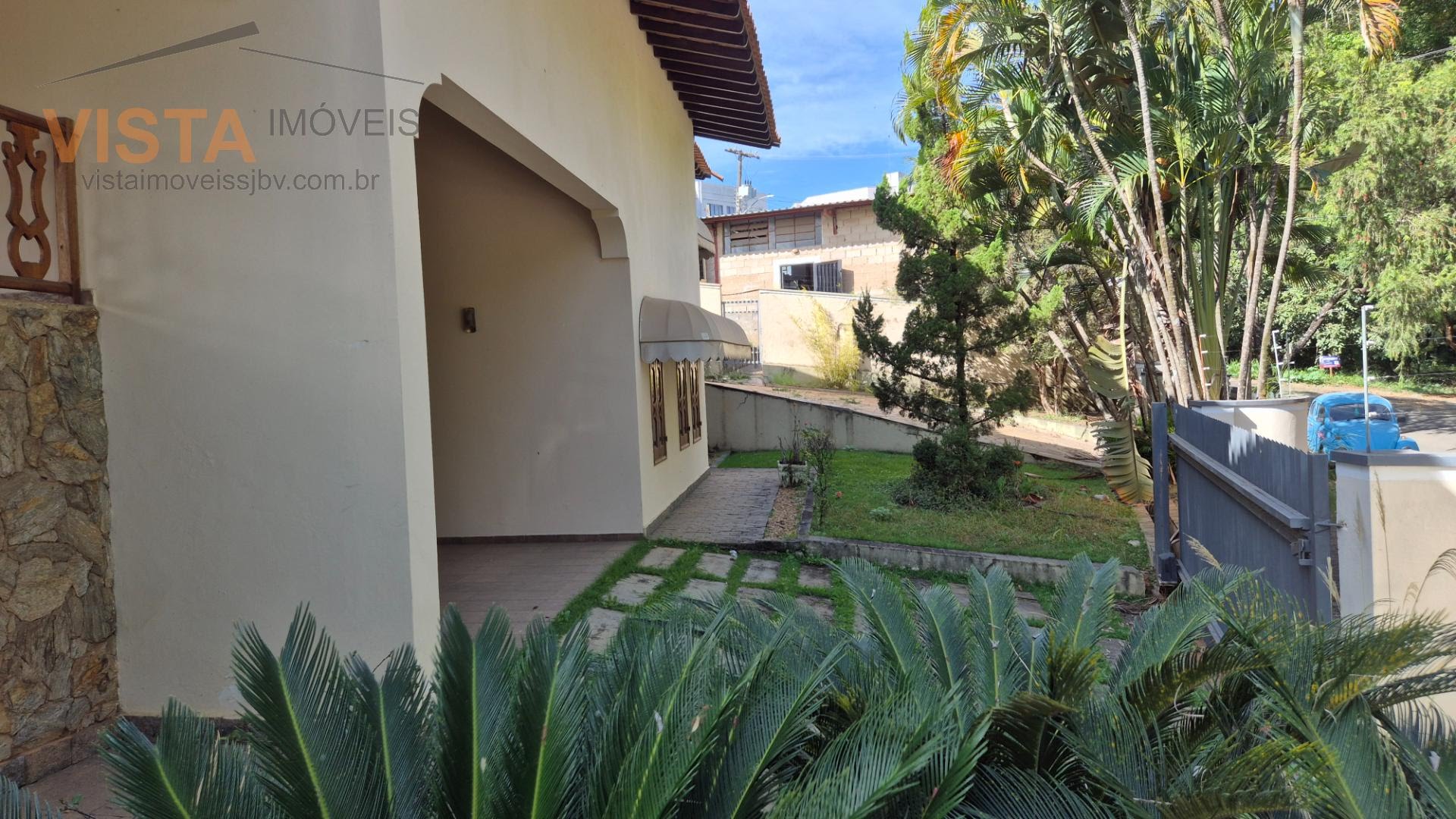 GARAGEM COBERTA PARA 2 CARROS