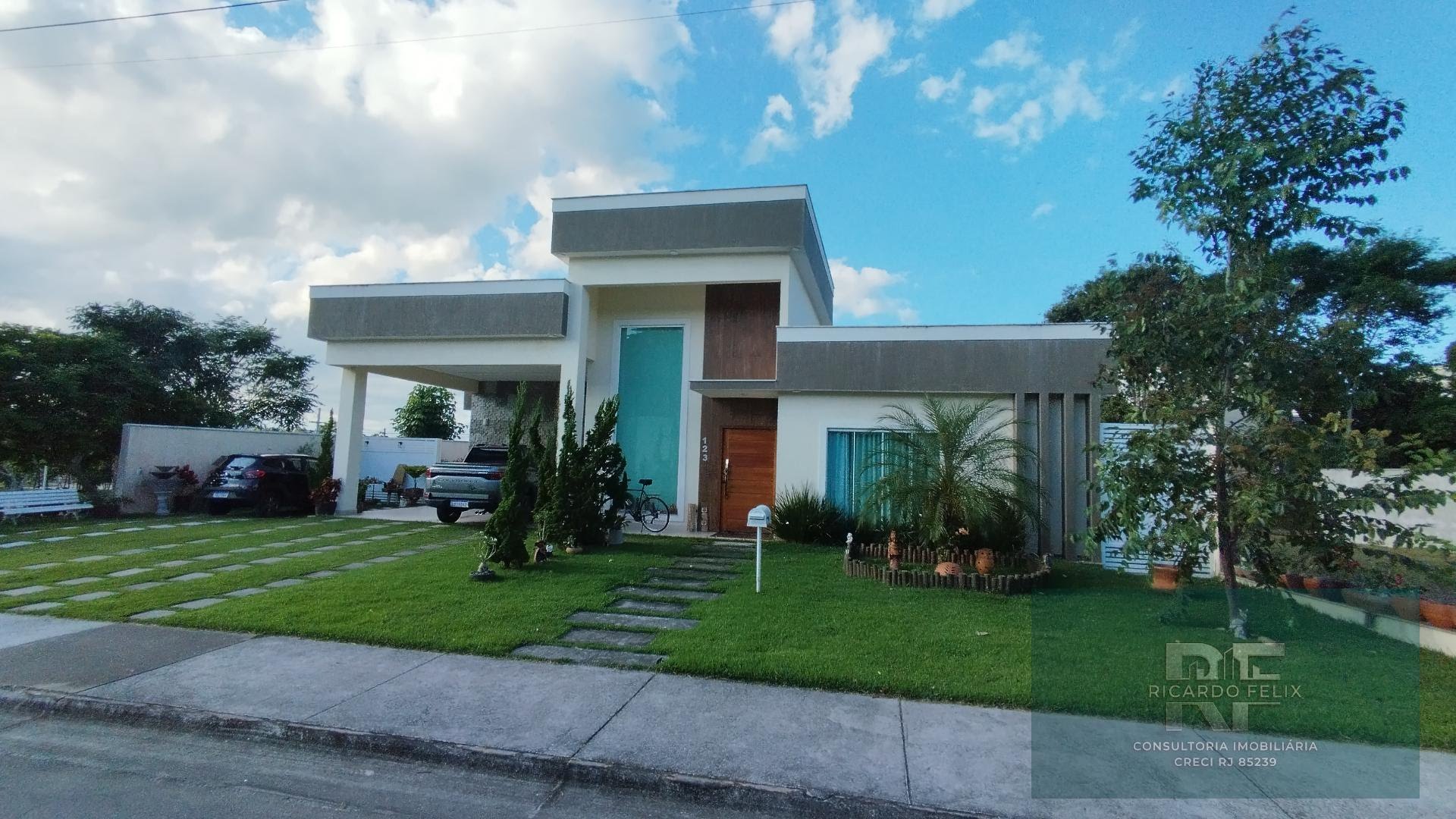 Casa à venda com 3 quartos, 4 banheiros, 4 vagas e 475m² no Extensão do Bosque, Rio das Ostras — foto principal