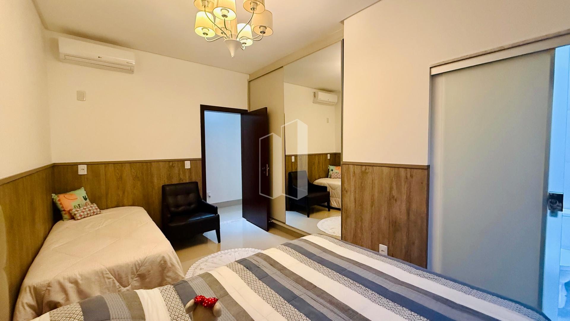 Casa à venda com 3 quartos, 3 suítes, 3 vagas e 240m² no Residencial Goiânia Golfe Clube, Goiânia (GO) — foto 18 de 30
